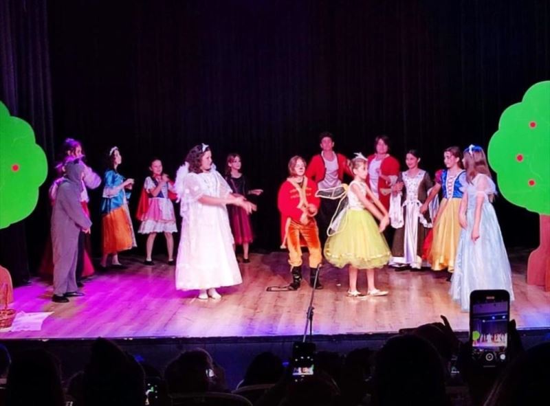 Miniklerin sahne heyecanı