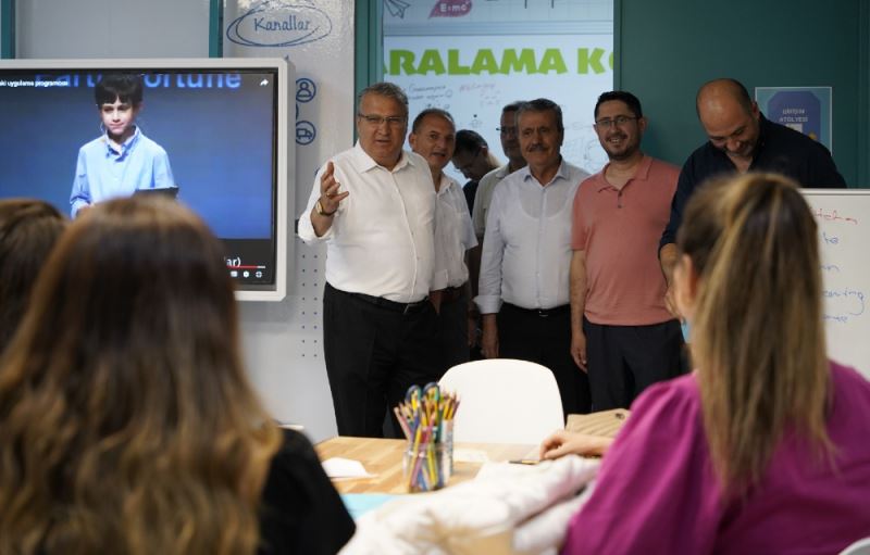 BİLİM YUNUSEMRE EĞİTMENLERİ AĞIRLADI