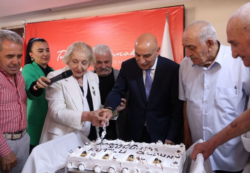 Huzurevinde Babalar Günü kutlaması