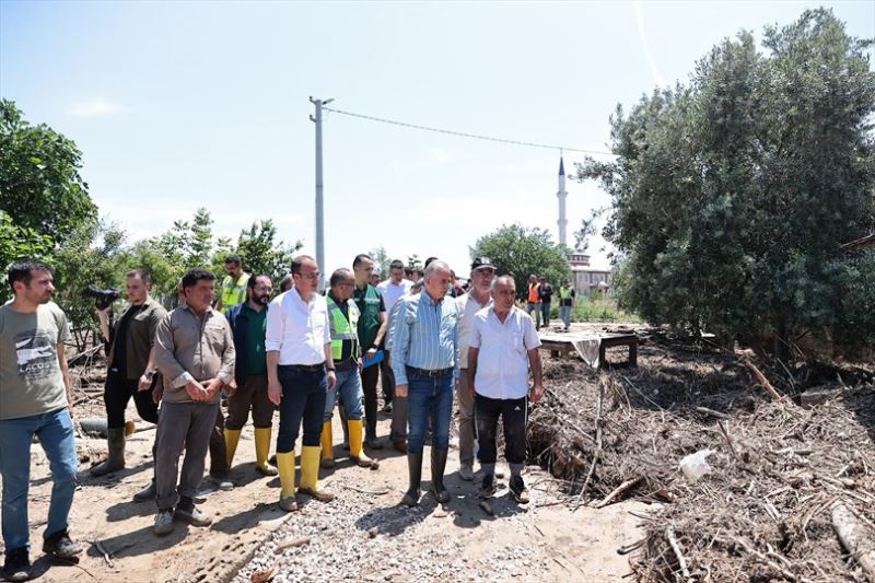 Büyükşehir’in sel bölgesinde hummalı çalışması sürüyor