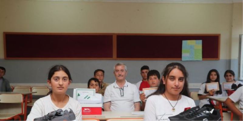 Belediyemizden Öğrencilere 1 Milyon Spor Ayakkabısı Hediye