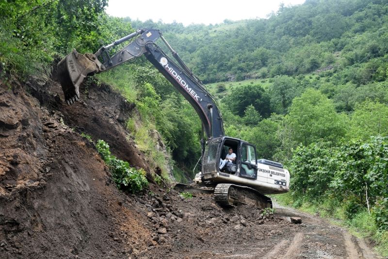 Büyükşehirden 172 mahalle yoluna hızlı müdahale