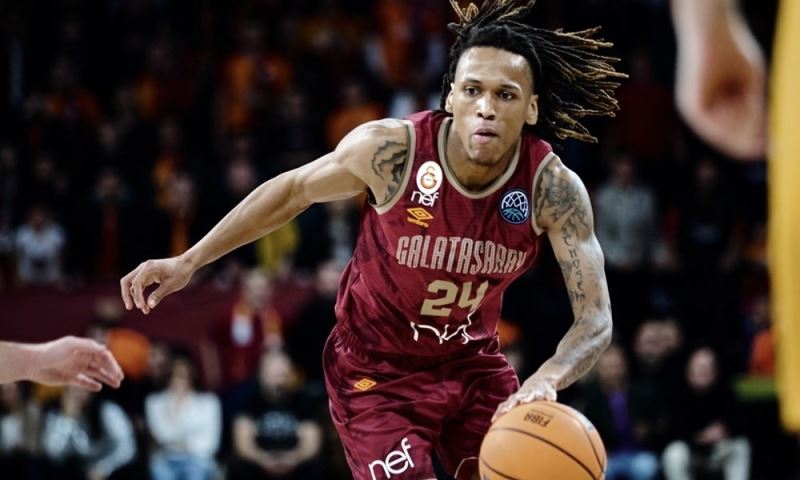 Daron Russel, Potanın Tarzanlarına İmzayı Attı