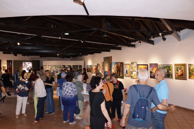 ‘PALET’ KARMA RESİM SERGİSİ İZMİTLİ SANATSEVERLERİ BEKLİYOR