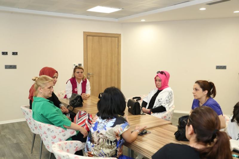 BAŞKAN HÜRRİYET KURUÇEŞME YAŞAM MERKEZİNİ BÖLGENİN GİRİŞİMCİ KADINLARINA TANITTI