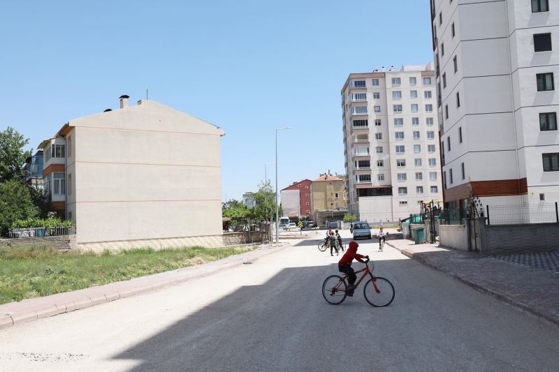 BAŞKAN ÇOLAKBAYRAKDAR; “KOCASİNAN’IN HER BİR NOKTASINDA ÇALIŞMAMIZ VAR”