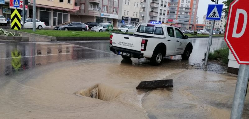 Şiddetli Sağanak Yağış İle Birlikte Belediye Ekipleri Teyakkuza Geçti