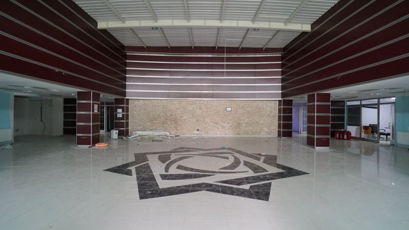 MERAM BELEDİYESİ, BERLİKA PARKI İÇERİSİNDEKİ SPOR TESİSİNİ BAŞTAN SONA YENİLİYOR