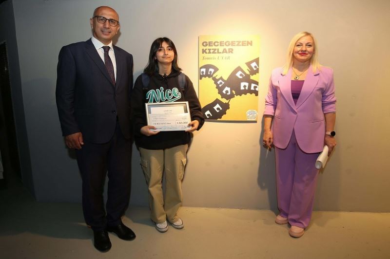 Tomris Uyar’ın kitabına kapak tasarladılar