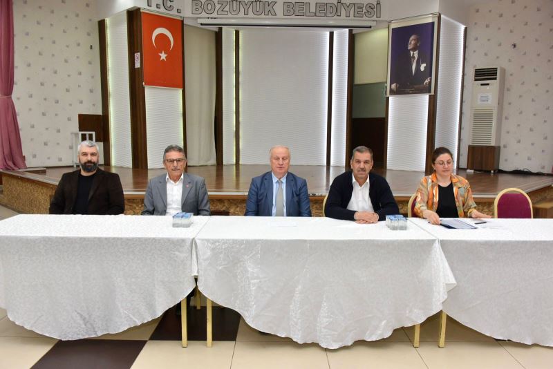 BOZÜYÜK BELEDİYESİ ÇARŞI VE KENT MEYDANI DÜKKÂN SATIŞ İHALESİ İLERİ BİR TARİHE ERTELENDİ