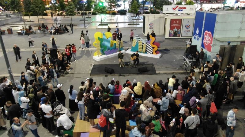 BKF, Karnaval Havasında Yaşanıyor