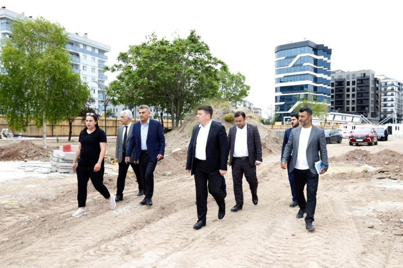 BELEDİYE BAŞKANI DR. EVREN DİNÇER MAKAS KENT PARK’TA İNCELEMELERDE BULUNDU