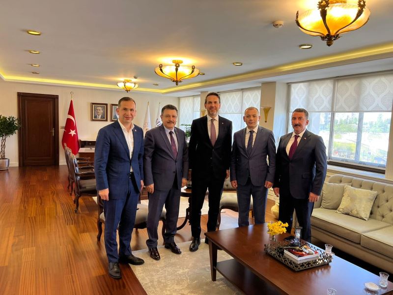 Genç, yeni bakanlara tebrik ziyaretinde bulundu