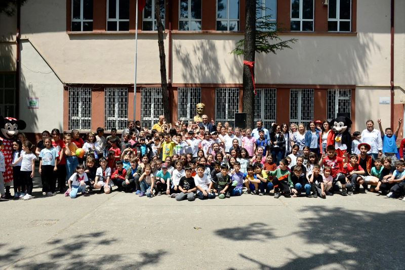 BAŞKAN BAKKALCIOĞLU ÇOCUKLARIN YIL SONU EĞLENCESİNE EŞLİK ETTİ