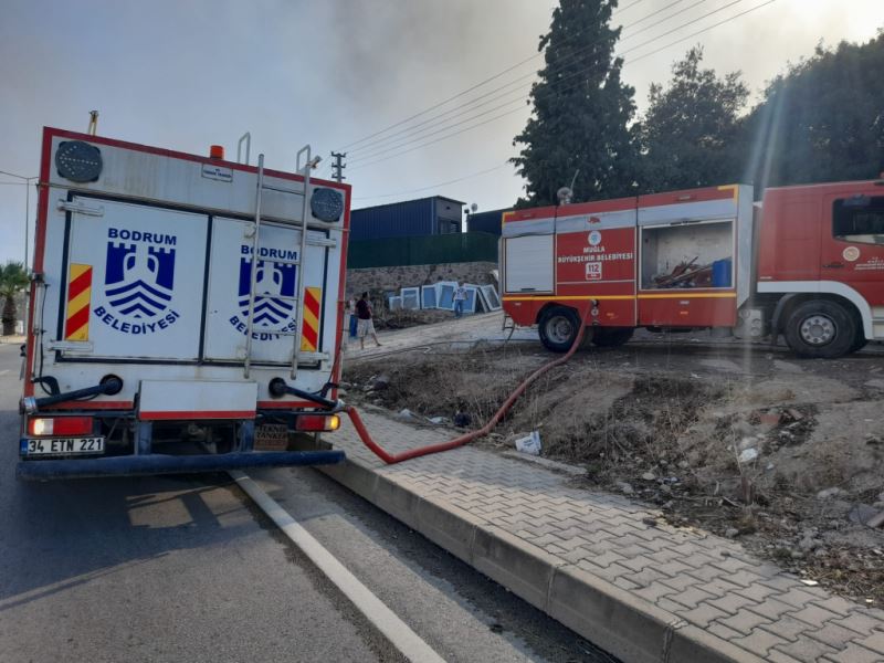 BODRUM BELEDİYESİ EKİPLERİ YANGINLARA MÜDAHALEDE DESTEK OLDU