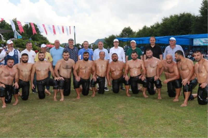 ÜNYE’DE PEHLİVANLAR ER MEYDANINA ÇIKTI