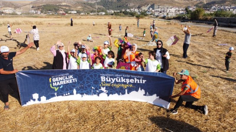 Uçurtma şenliğinde gönüllerince eğlendiler