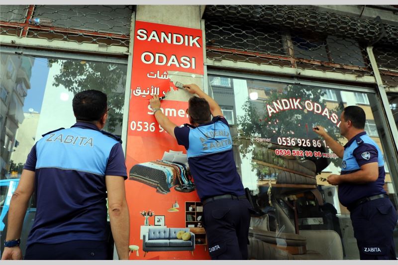 AKDENİZ’DE ARAPÇA YAZILI TABELA, FLAMA VE REKLAM MATERYALLERİ KALDIRILIYOR