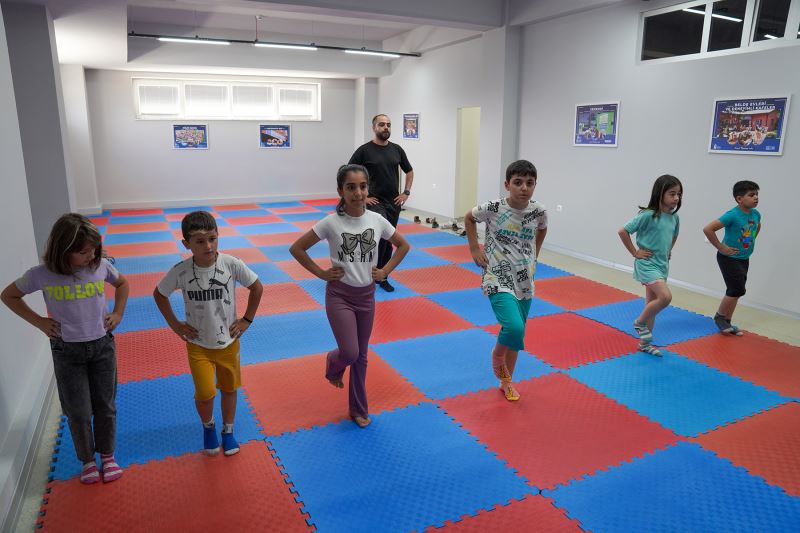 HALK OYUNLARINI ÖĞRENİYORLAR