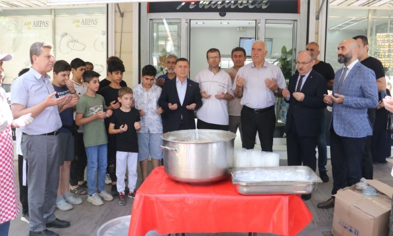 Kuyumcular Derneği’nden Aşure Hayrı