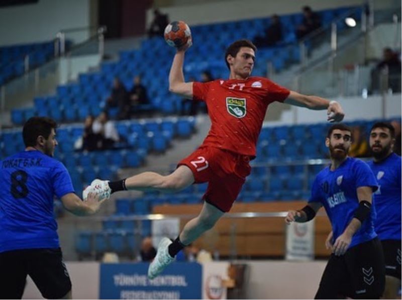 Başarılı oyun kurucu Atakan Şirin Büyükşehir Hentbol’da