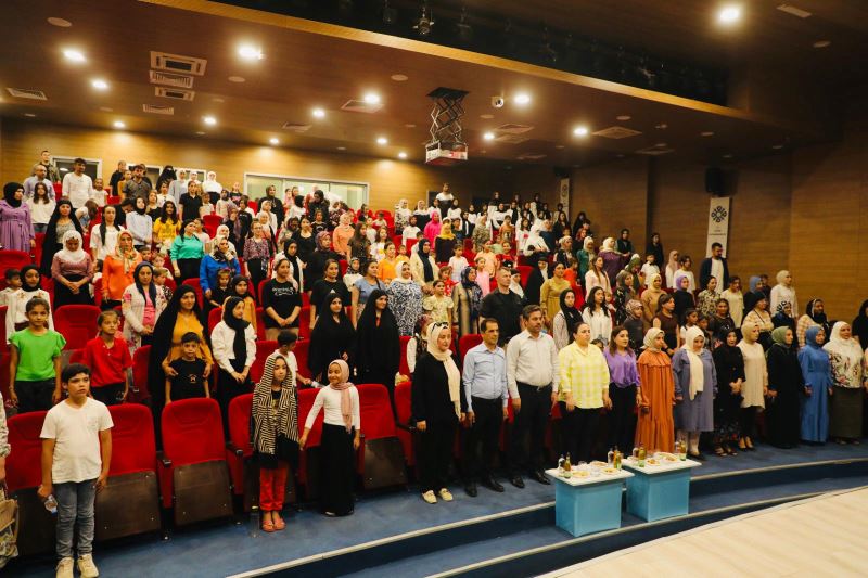İlçe Kaymakamımız/Belediye Başkan V. Nazlı Demir, Belediyemiz konferans salonunda düzenlenen Sur Aile Destek Merkezi 2022-2023 Kuran’a geçiş programına katıldı.