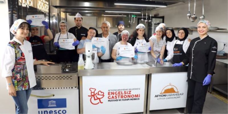 GASTRONOMİ MUTFAĞINDA ENGEL TANIMADILAR