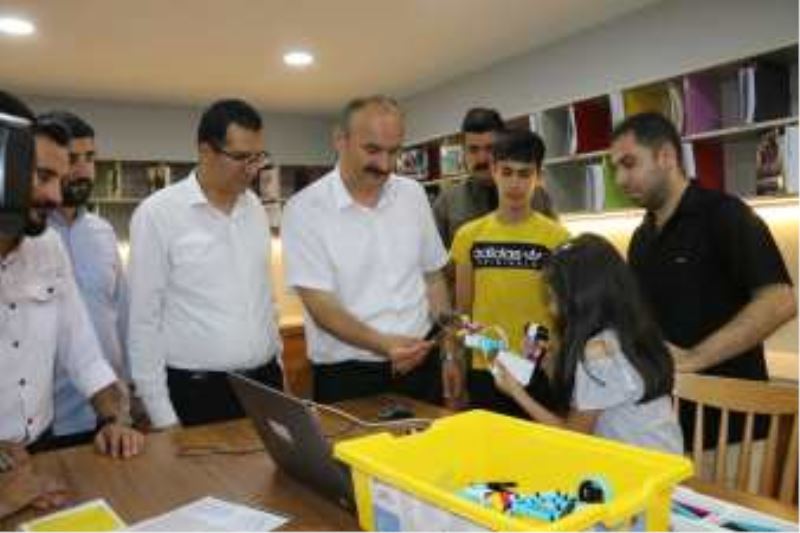 CANALP, TÜRKİYE’NİN EN BÜYÜK İCATHANESİNDE GENÇLERLE SOHBET ETTİ