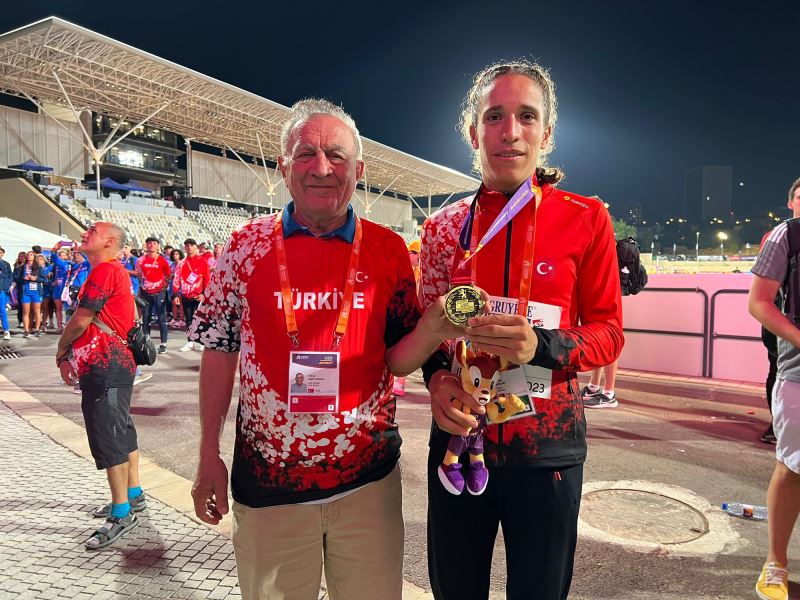 BAŞKAN AKAY ATLETİZM MİLLİ TAKIMINI YALNIZ BIRAKMADI