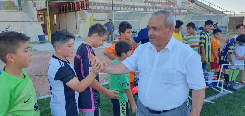 Başkan Şahin, Yaz Okulu Futbol Kursunu Ziyaret Etti