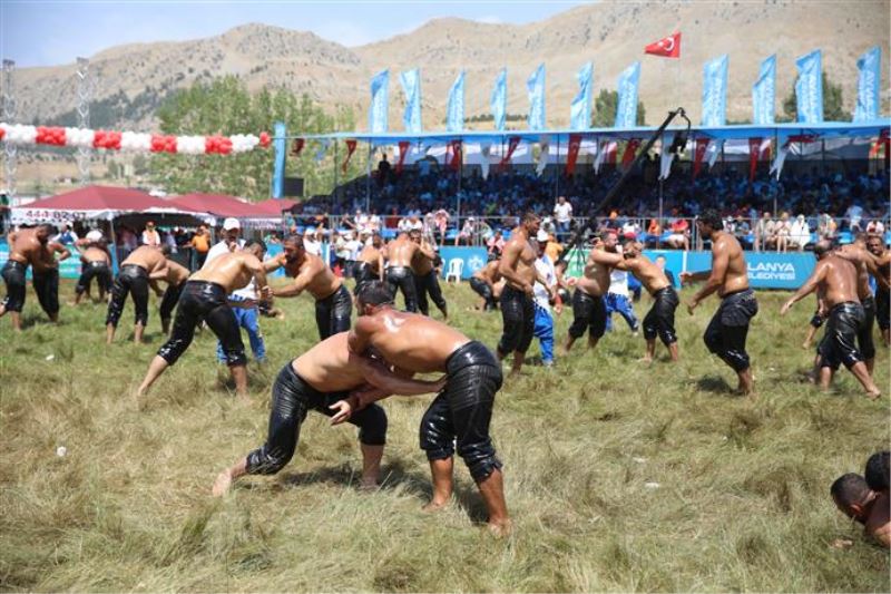 17. GELENEKSEL GÖKBEL YAĞLI PEHLİVAN GÜREŞLERİ SONA ERDİ