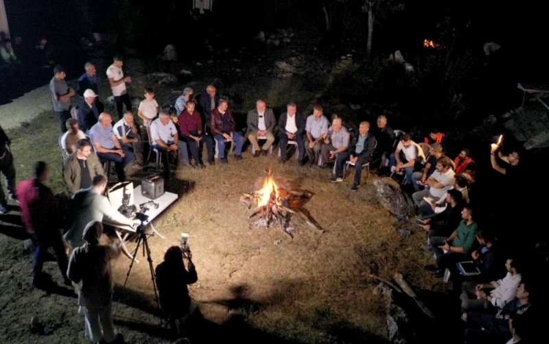 Başkan Demir’den yol yapım ekipleriyle gece mesaisi