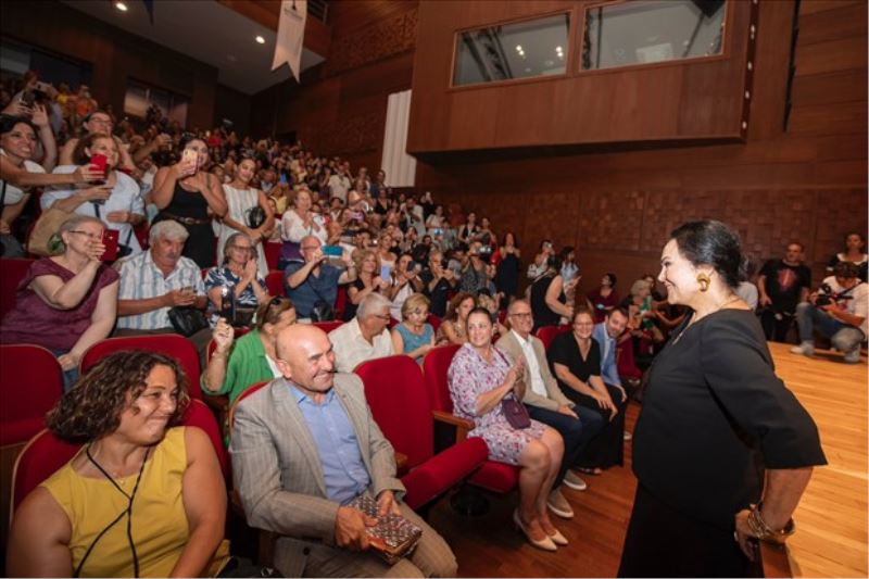 İzmir’de Türkan Şoray sevgisi