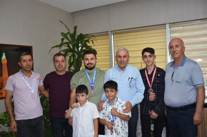 SİİRT BELEDİYESİ BAŞARILI SPORCULARI ALTINLA ÖDÜLLENDİRDİ