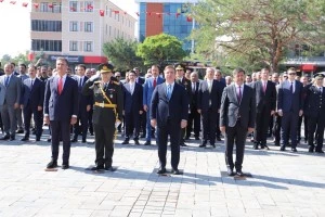 30 Ağustos Zafer Bayramı’nın 101. Yılında Erzincan’da Atatürk Anıtına Çelenkler sunuldu.