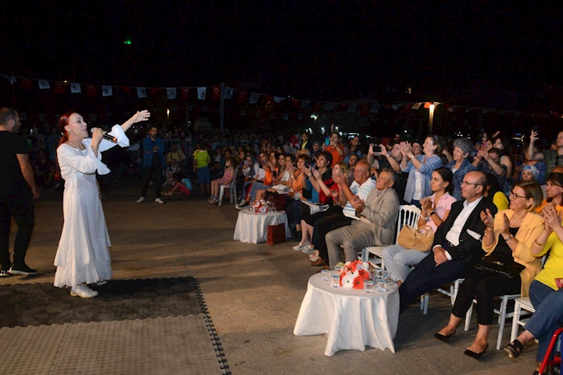 ZAFER BAYRAMI COŞKUSU LEMAN SAM KONSERİ İLE YAŞANDI