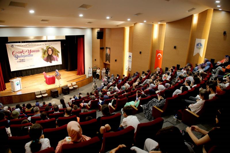 Kitaplarını okudukları yazarlarla SGM’de buluşuyorlar