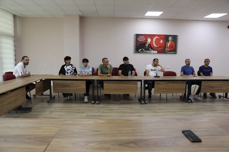 İZMİT BELEDİYESİ İŞVEREN VE İŞ ARAYAN VATANDAŞLARI BULUŞTURMAYA DEVAM EDİYOR