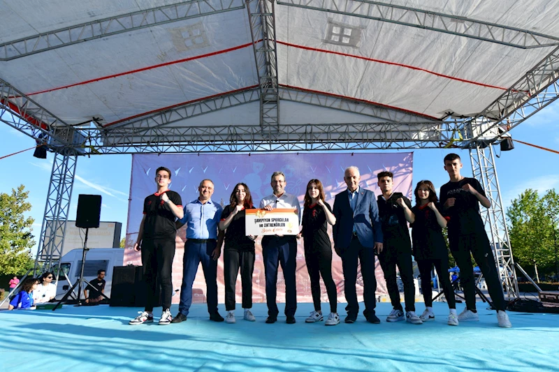 Yaz Spor Şöleni’nde sporseverler doyasıya eğlendi