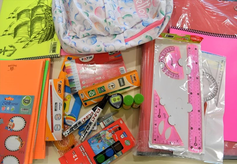 Konyaaltı’ndan çocuklara kırtasiye desteği