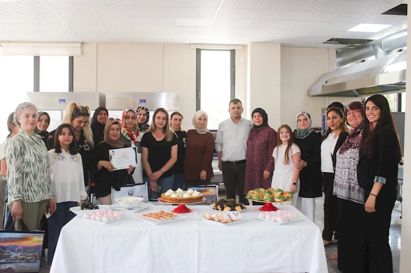 Belediye Başkanımız Serkan Koyuncu Mutfak Atölyesi Kursiyerlerine Sertifikalarını Verdi