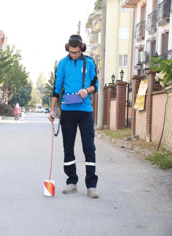 Büyükşehir yer altındaki arızaları anında tespit ederek su kayıplarının önüne geçiyor