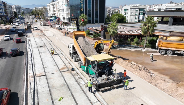 Çöken tramvay hattı onarıldı