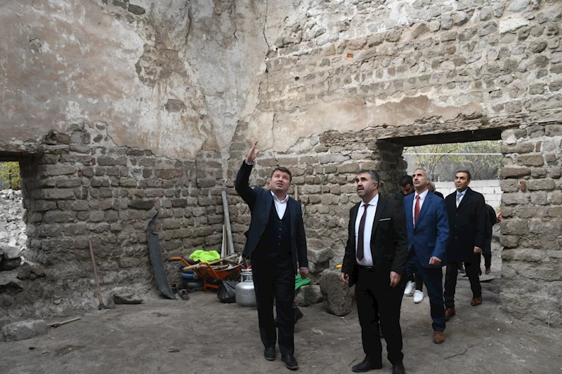 PİR ALİ SULTAN TÜRBESİ VE MESCİDİNDE RESTORASYON ÇALIŞMASI SÜRÜYOR