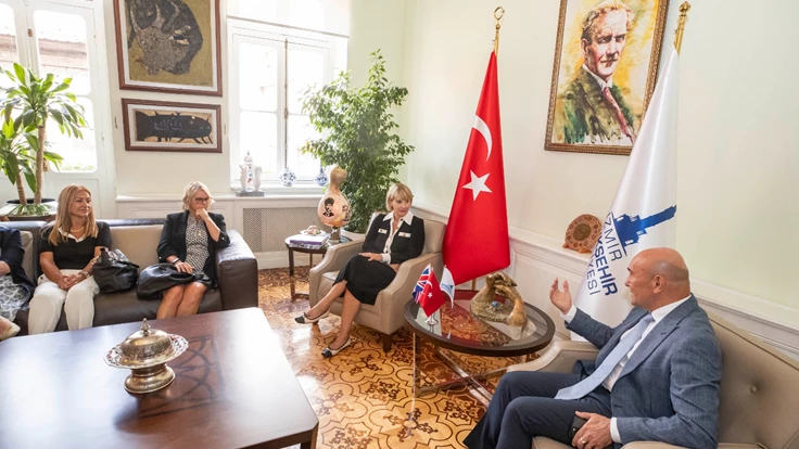 İngiltere Büyükelçisi Morris Başkan Soyer’i ziyaret etti