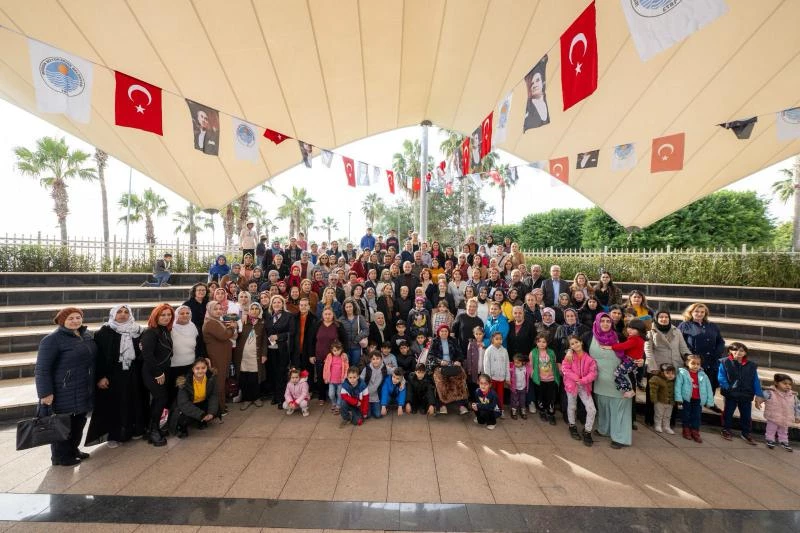 Başkan Seçer ve Meral Seçer, ‘Evimiz Atölye’ Projesinden Faydalanan Kadınlarla Bir Araya Geldi