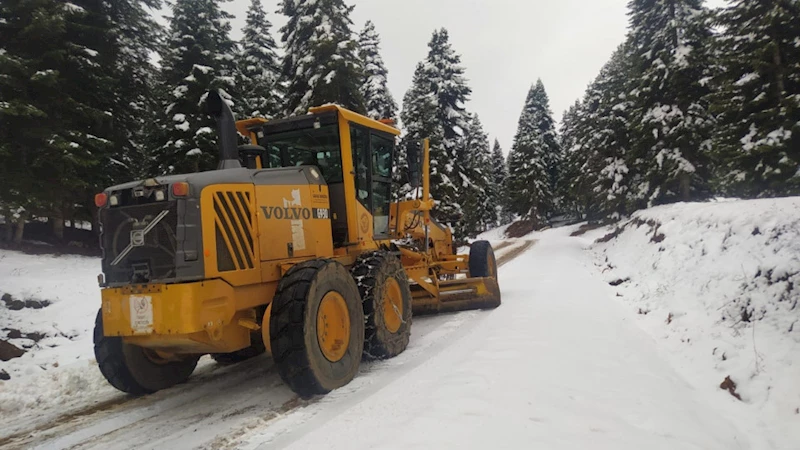 Büyükşehir, Göksun’da Kış Şartlarıyla Mücadelesini Sürdürüyor