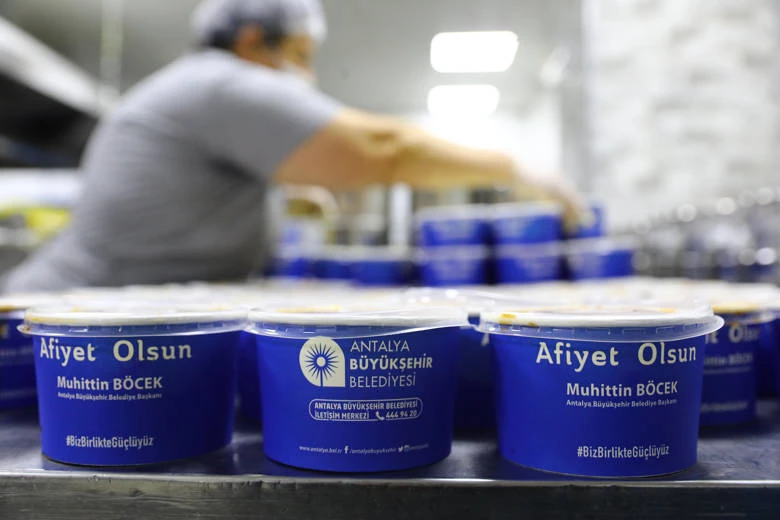 Büyükşehir’in 3 ayrı aşevinden  ihtiyaç sahiplerine sıcak yemek