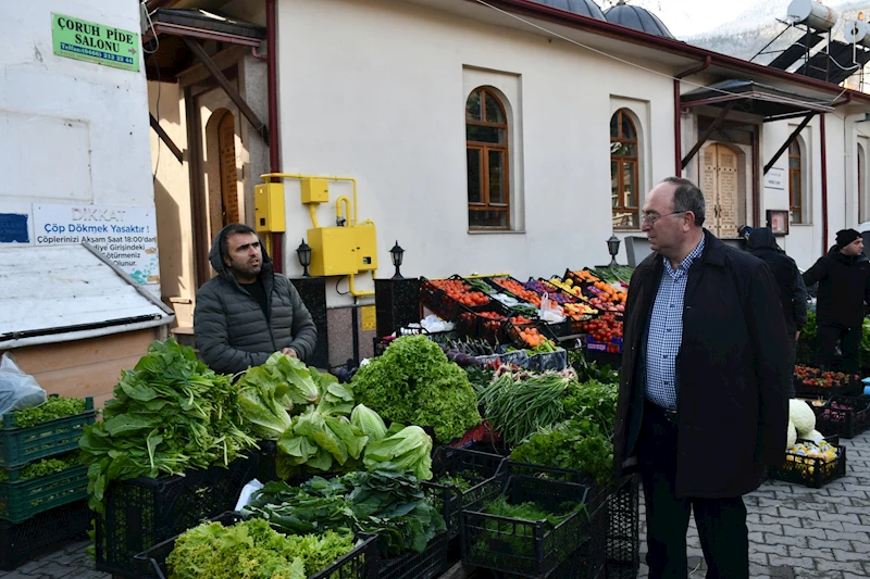BAŞKAN ELÇİN HAFTALIK SEMT PAZARINI ZİYARET ETTİ