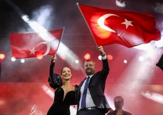 Buca’da Cumhuriyet coşkusu meydanlara sığmadı